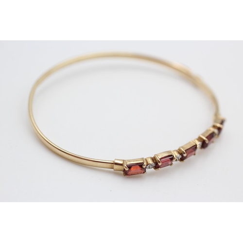 232 - 9ct diamond and garnet bangle