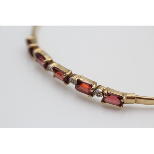 232 - 9ct diamond and garnet bangle