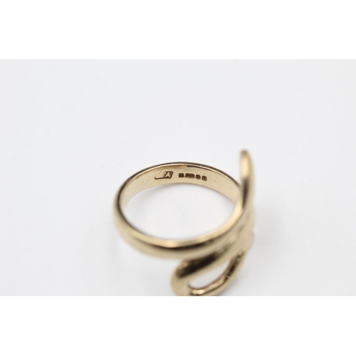 242 - 9ct Gold snake ring size G