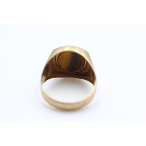 254 - 9ct gold large tigers eye ring size Z