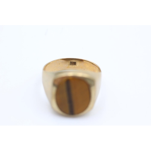 254 - 9ct gold large tigers eye ring size Z