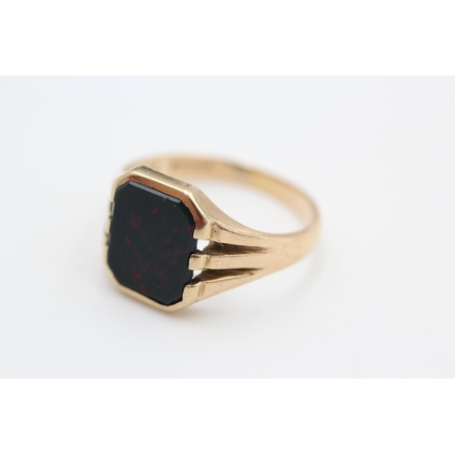 255 - Vintage 9ct Gold onyx signet ring size U