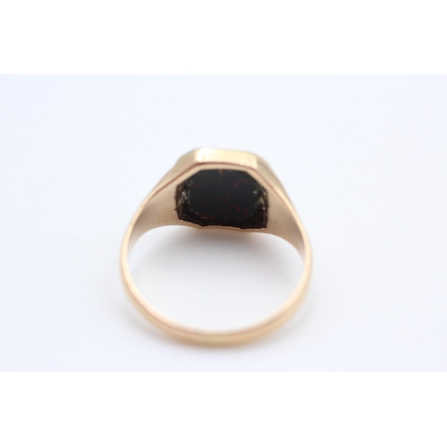 255 - Vintage 9ct Gold onyx signet ring size U