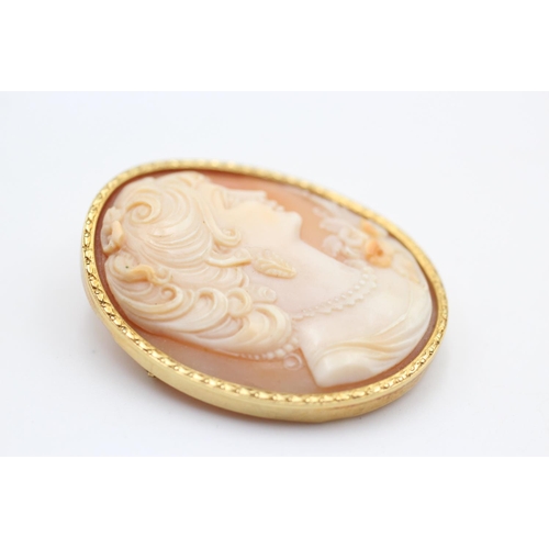 258 - 18ct gold frame shell cameo brooch