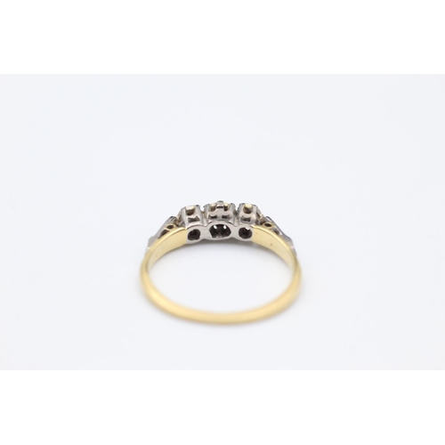 260 - 18ct Gold & platinum diamond detail ring size J