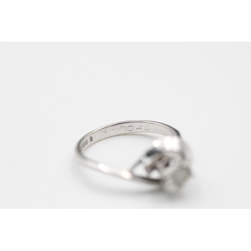 276 - 9ct White gold modernist design diamond detail ring size M