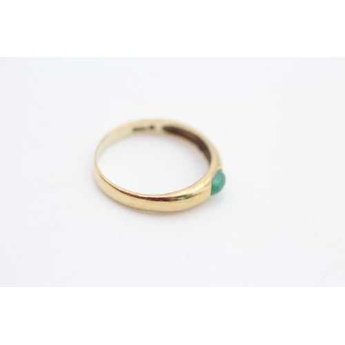 292 - 9ct gold emerald ring size M