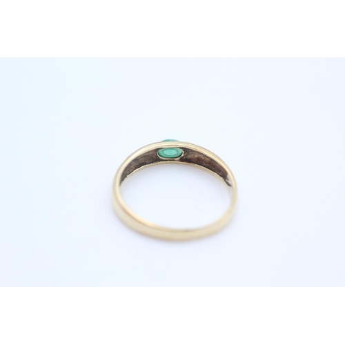 292 - 9ct gold emerald ring size M