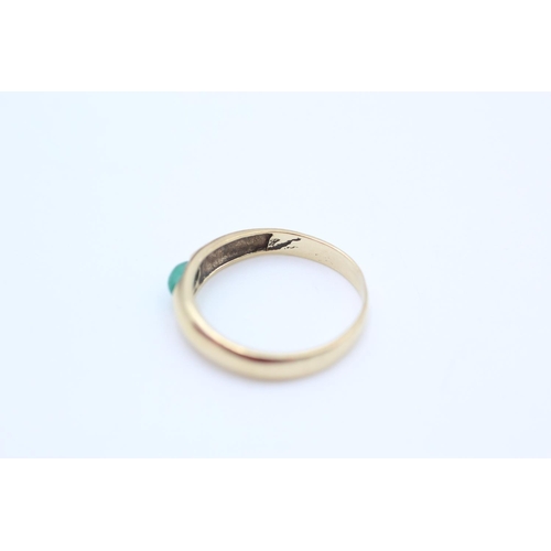 292 - 9ct gold emerald ring size M