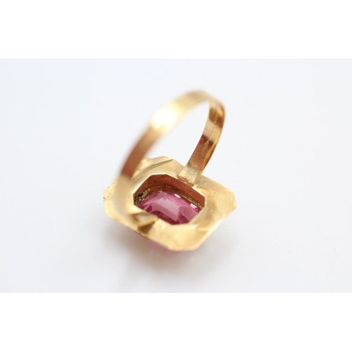 296 - 18ct gold stone set cocktail ring size Q