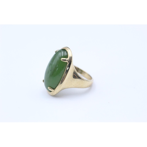 328 - 9ct gold nephrite ring size L