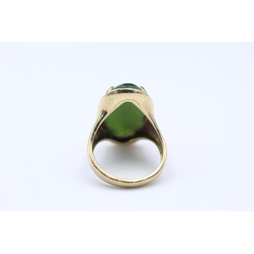 328 - 9ct gold nephrite ring size L