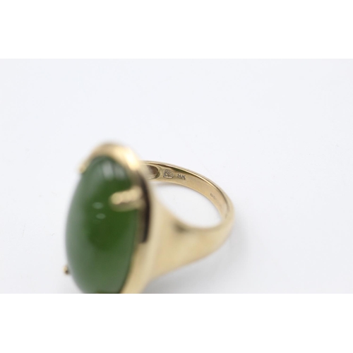 328 - 9ct gold nephrite ring size L