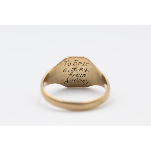 359 - True vintage 9ct Gold signet ring w/ initial detail size Q