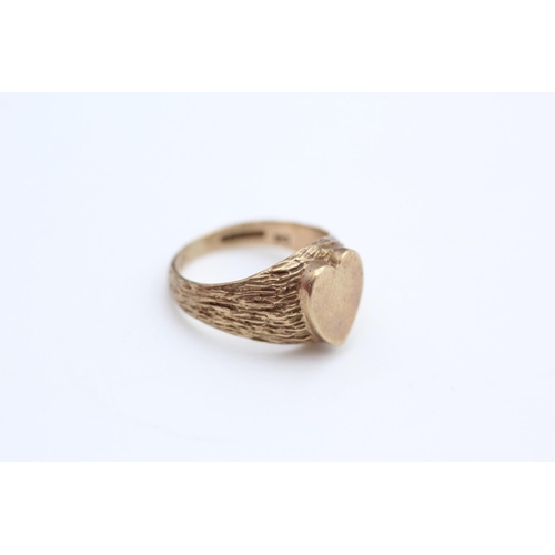 388 - 9ct vintage love heart signet ring size I