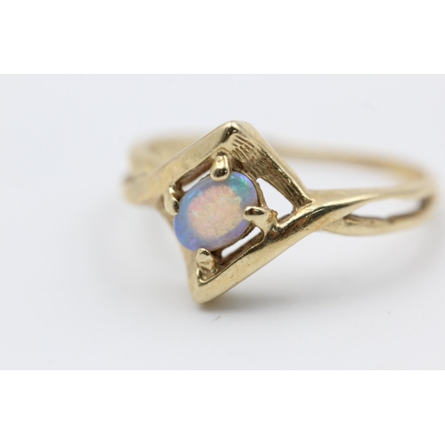 391 - 14ct gold opal geometric twist ring size M