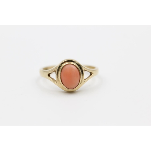 61 - 9ct gold coral ring size O
2.2g