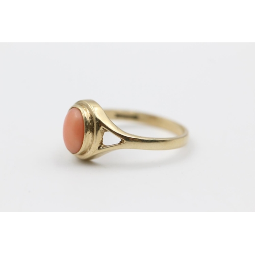 61 - 9ct gold coral ring size O
2.2g