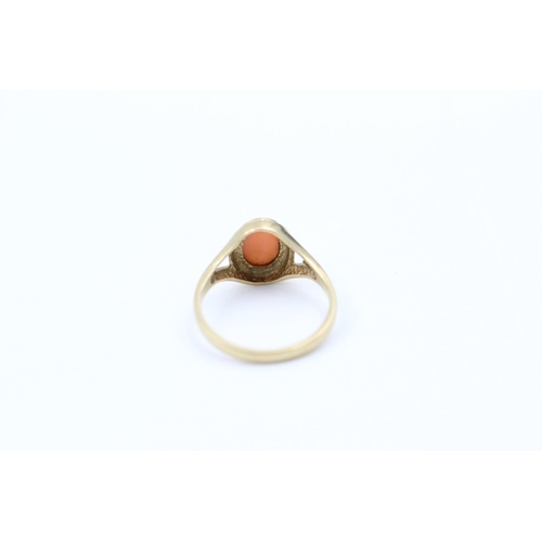 61 - 9ct gold coral ring size O
2.2g