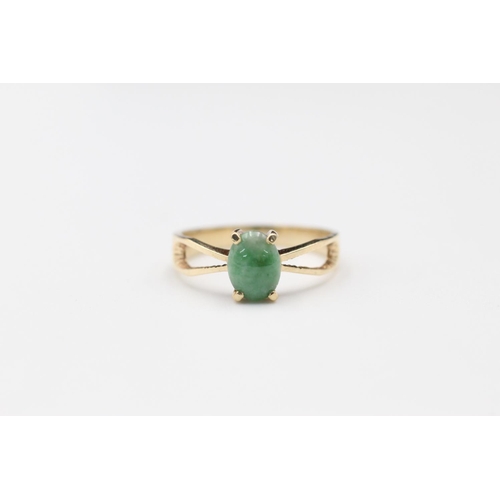 64 - 10ct gold jadeite ring size O
2.3g