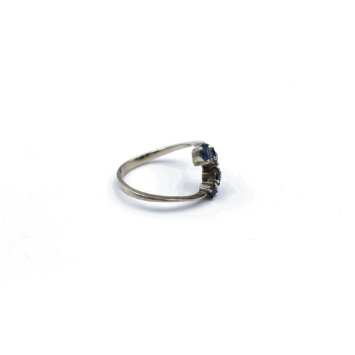 72 - 9ct gold sapphire graduating twist dress ring size I