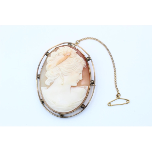 73 - 9ct gold large cameo brooch