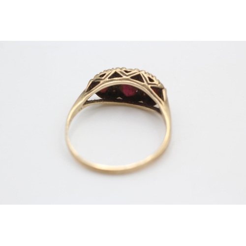 79 - 9ct gold garnet and gemstone ring size T