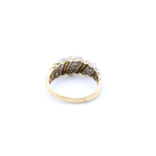 82 - 9ct gold diamond detail dress ring size O