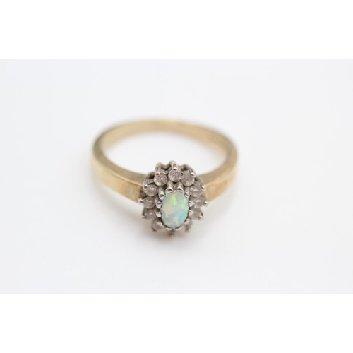 83 - 9ct gemstone cluster ring size P