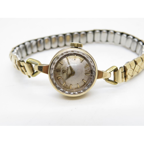 300 - Ladies 9ct Omega watch runs