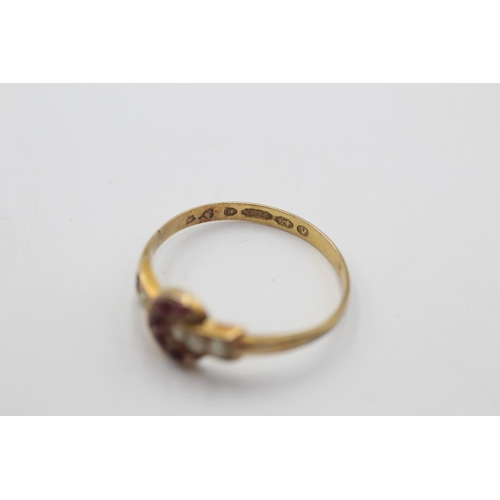 13 - 9ct gold ruby & seed pearl detail ring w/ Birmingham 1920 hallmarks (1.3g)  Size N