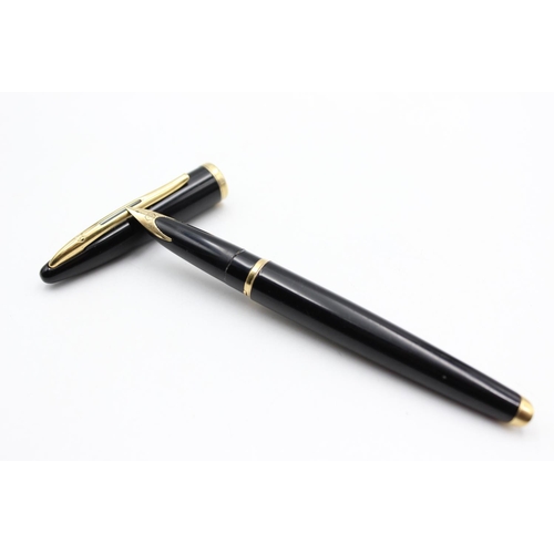 130 - WATERMAN Carene Black FOUNTAIN PEN w/ 18ct Gold Nib WRITING