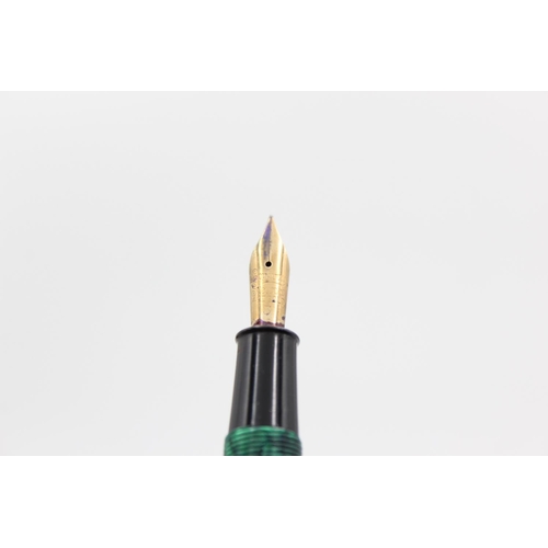 132 - Vintage CONWAY STEWART 85L Green FOUNTAIN PEN w/ 14ct Gold Nib WRITING