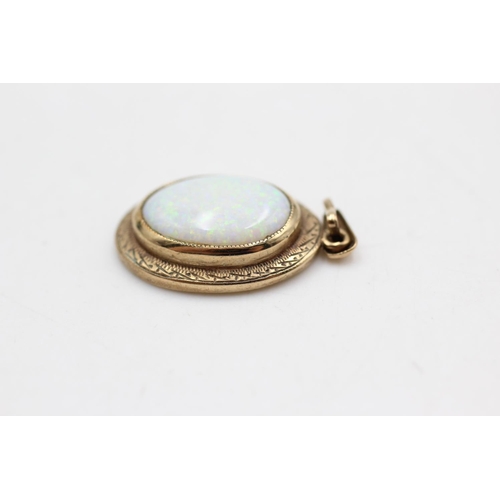 23 - 9ct gold vintage opal pendant (2.4g)