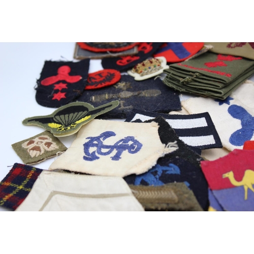 250 - Job Lot of Assorted Vintage Cloth MILITARY Badges Inc WW2 Etc