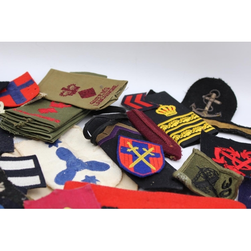 250 - Job Lot of Assorted Vintage Cloth MILITARY Badges Inc WW2 Etc