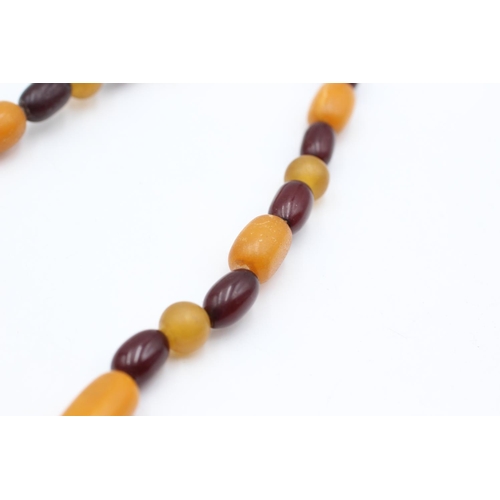 26 - 9ct gold clasp vintage amber & bakelite necklace (41g)