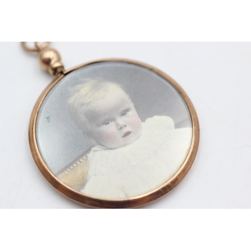 39 - 9ct gold frame antique double sided photo locket (5.5g)