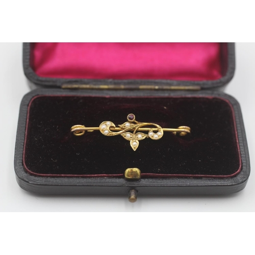 62 - 9ct gold antique seed pearl & paste detail brooch (1.9g)