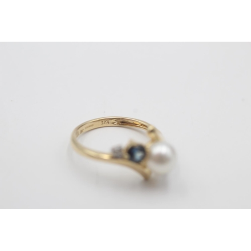 64 - 9ct gold diamond, sapphire & pearl bypass style ring (2.4g)