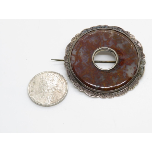 359 - Hallmarked silver and agate Scottish brooch