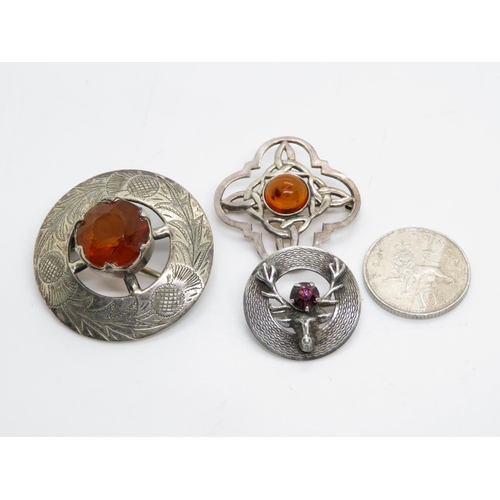 360 - 3x Hallmarked silver and agate Scottish brooch