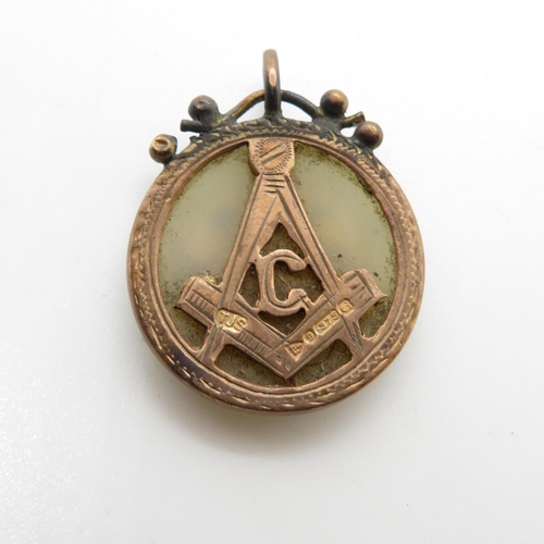 48 - 9ct gold antique masonic agate pendant (4.9g)