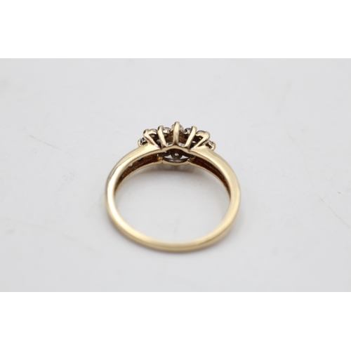 1 - 9ct gold vintage diamond cluster & shoulder set ring (1.9g) Size L