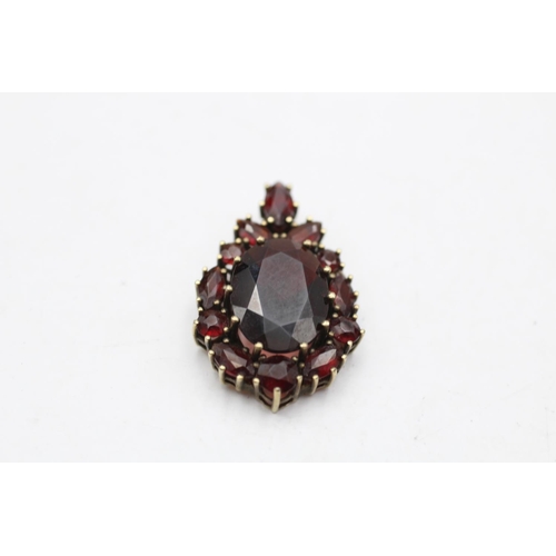 12 - 8ct gold antique garnet halo pendant (4.1g)