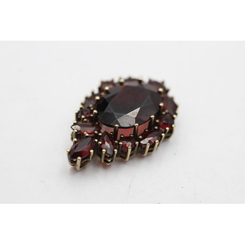 12 - 8ct gold antique garnet halo pendant (4.1g)