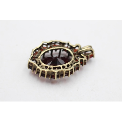 12 - 8ct gold antique garnet halo pendant (4.1g)