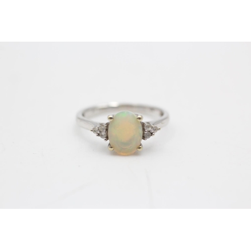 18 - 9ct white gold opal fancy ring (1.8g) Size J
