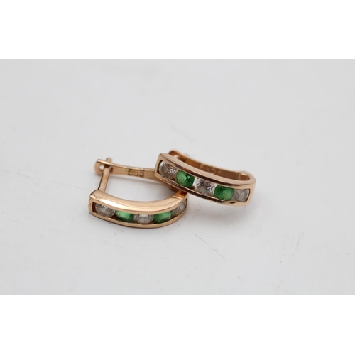 2 - 14ct gold vintage green paste & clear gemstone hoop earrings (2.4g)