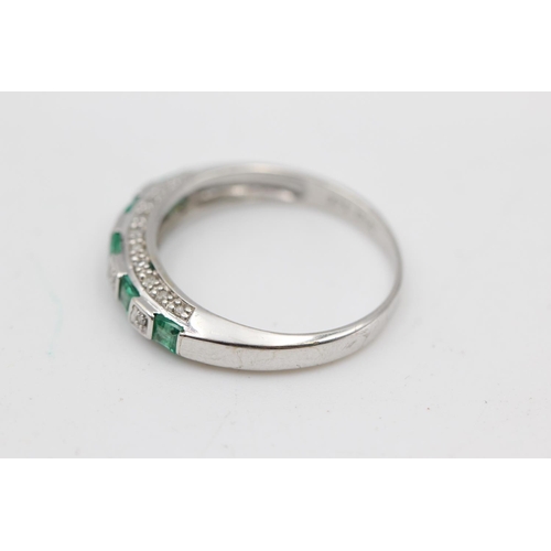 20 - 9ct white gold diamond & emerald fancy ring (2.5g) Size P